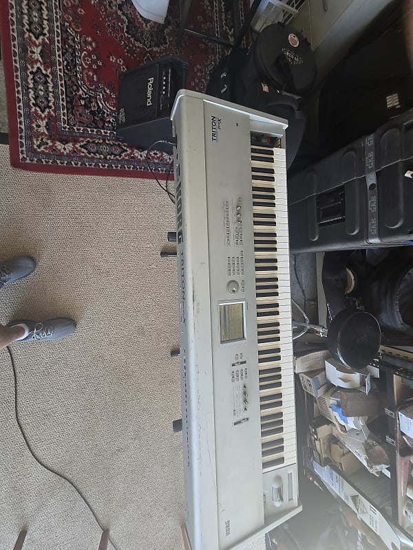 Korg Triton Pro X 88-Key 62-Voice Polyphonic Workstation (1999
