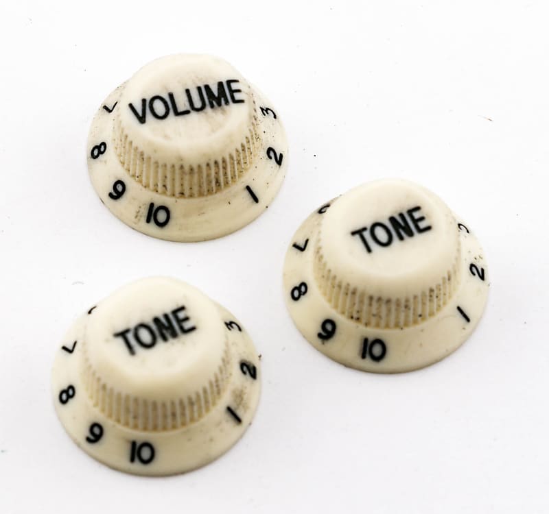 AGP ™ Relic Fender ® Stratocaster ® Aged Knobs 7112310 Reverb
