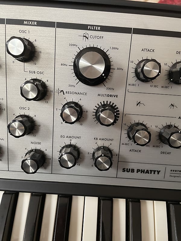 Moog sub online phatty price