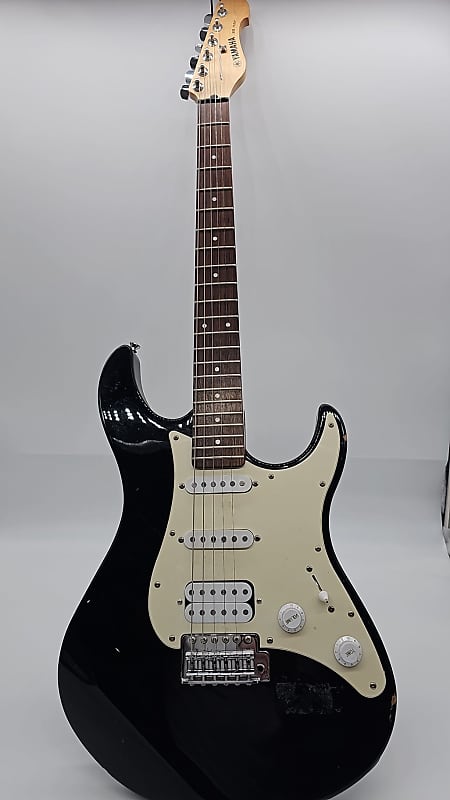 Yamaha EG 112C - Black | Reverb