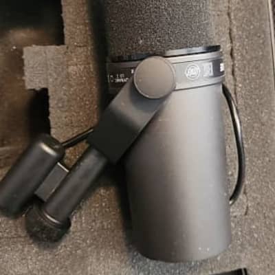 Shure SM7B Cardioid Dynamic Microphone w/ Hard Case