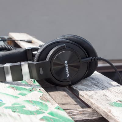 Samson Z-55 Studio Headphones, Closed-Back w/Lambskin Pads+AKG Headphones image 11