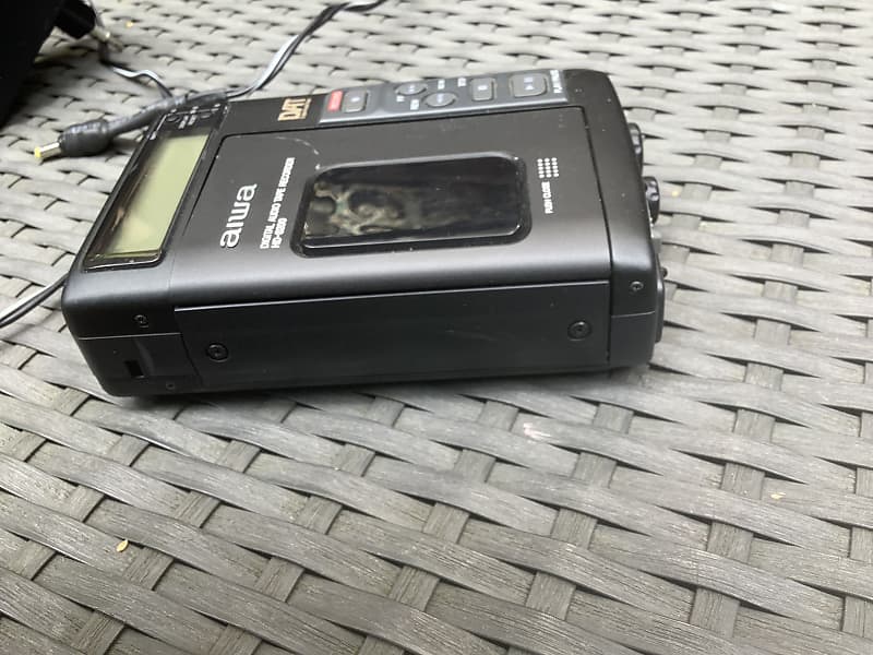 Aiwa Digital audio tape / DAT /. HD - S200 / portable walkman / vintage  made in Japan