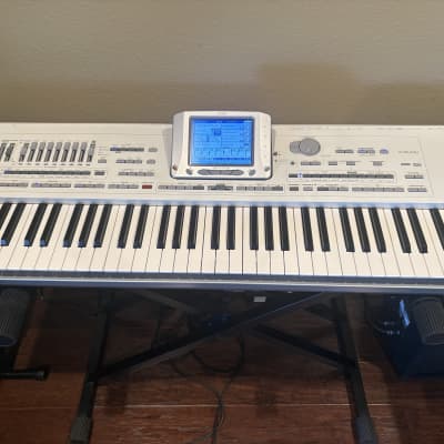 Korg Pa2X Pro 76-Key Professional Arranger Keyboard 2000s - Silver