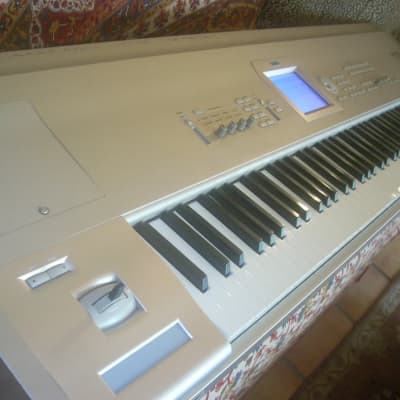 Workstation Synthétiseur Yamaha Motif 8 - 88 notes touché lourd - Pack  complet Saint-Estève - Récupscène