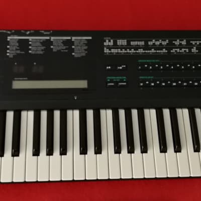 Yamaha DX7IID 16-Voice Synthesizer 1986 - 1989 - Black