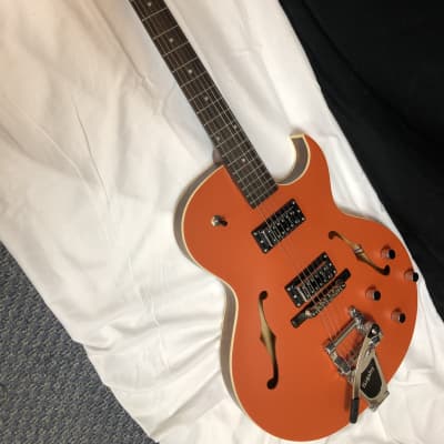 The Loar hollowbody electric guitar - NEW Thinbody Archtop Orange LH-306T Bigsby Tremolo w/ CASE image 4