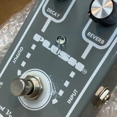 FUCHS Plush Good Verbrations リバーブ Fuchs Plush Good Verbrations Reverb Pedal | zZounds