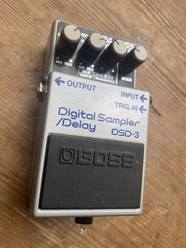 Boss DSD 3 Digital Sampler Delay guitar pedal made in Japan blue label