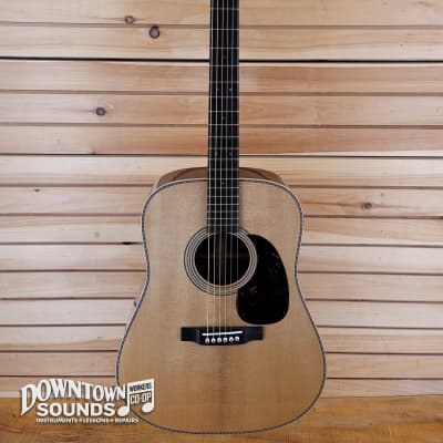 Martin D-28 Modern Deluxe Dreadnought Acoustic with Martin 500 Series Hard Case - Natural Gloss image 2