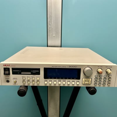 Akai S3000XL MIDI Stereo Digital Sampler