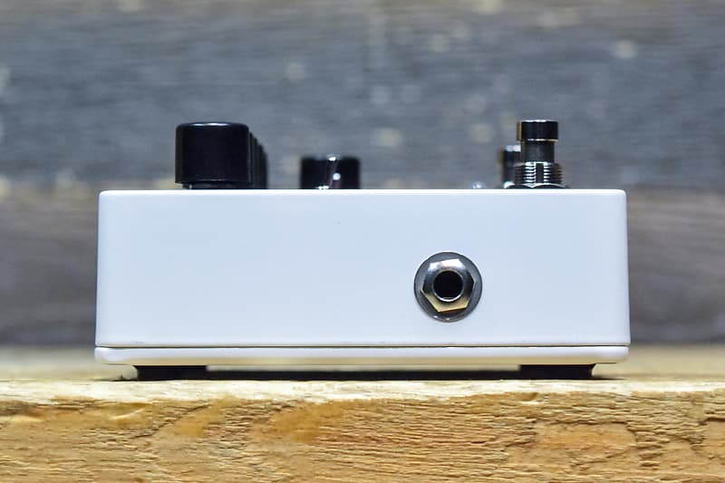Electro-Harmonix Deluxe Big Muff Pi Distortion / Sustainer