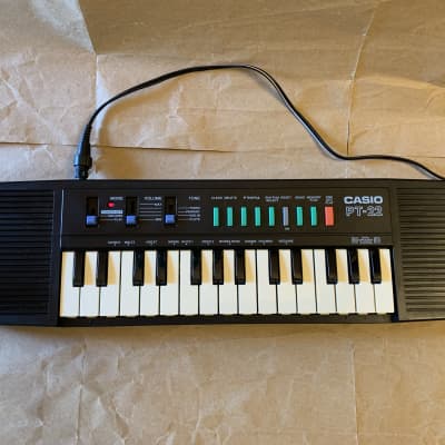 Casio PT-22 29-Key Mini Synthesizer 1980s Japan EC