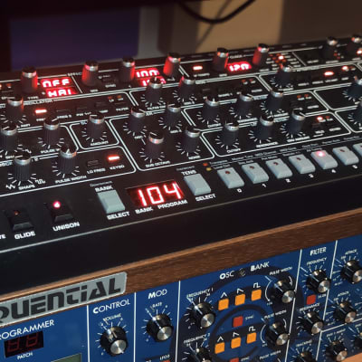 Sequential Prophet 6 desktop analog synth+editor +8 soundsets in Perfect condition.