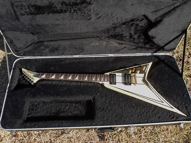 Jackson RR3 Randy Rhoads Flying V String Thru 2000s White
