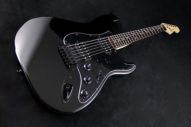 Blackout stratocaster hot sale