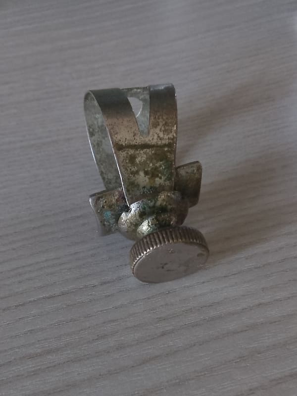 No brand nickel plated ligature for alto saxophone. image 1