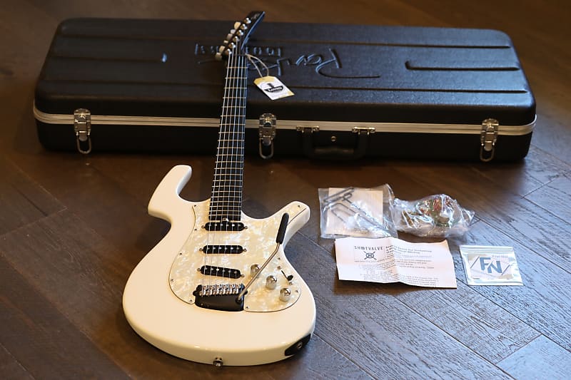 Clean! Parker Guitars USA NiteFly Offset Electric Guitar White + Hard Case Bild 1