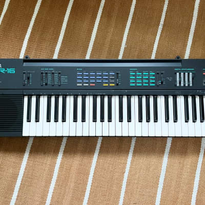 Yamaha PSR 16 Digital FM Synthesizer