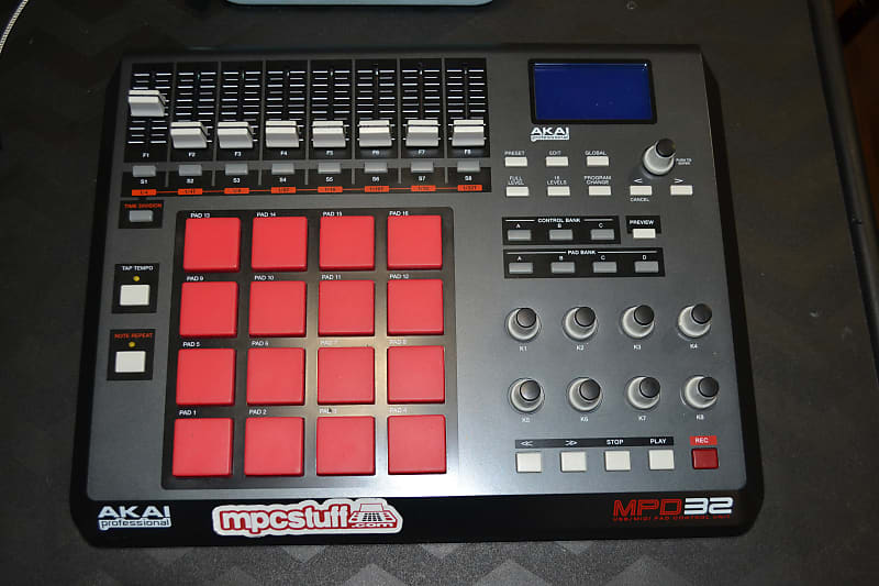 Akai MPD32 2010s - Black | Reverb