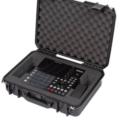 Akai MPC One Bundle, Standalone Music Production Center with Injection Molded Case - (Bundle) image 4