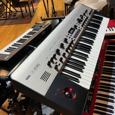Korg KingKORG 61-Key Analog Modeling Synthesizer 2010s - Black/Tan