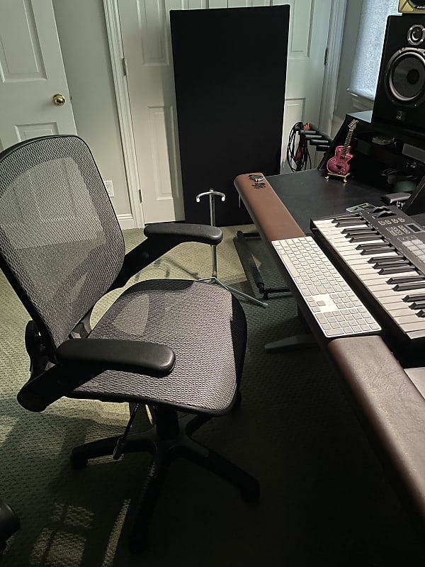 STUDIO DESK CHAIR W/LIFTAWAY ARMS Reverb