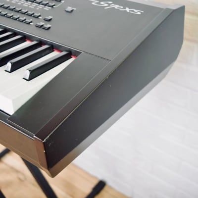 Yamaha S70xs keyboard synthesizer in near mint condition-76