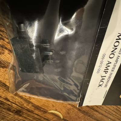 Fender 099-0912-000 1/4" Mono Amp Jack 2010s - Black image 5