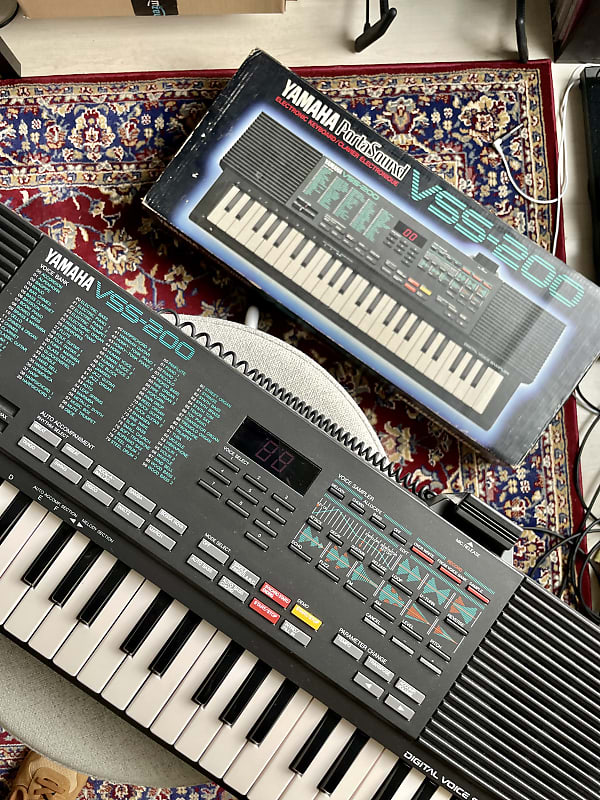 Yamaha VSS-200 (VSS-30) Vintage Synth & 8-bit Sampler