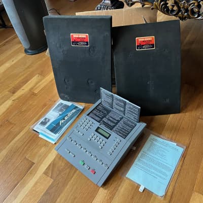 Alesis MMT-8 Multi Track 8 Channel Midi Recorder Sequencer plus manual, 2x Unda Wunda. Ships in original box.