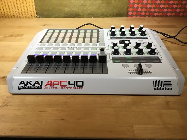 AKAI APC40 SPECIAL EDITION 限定版ホワイトカラー AKAI APC40 SPECIAL EDITION 限定版ホワイトカラー Akai APC 40