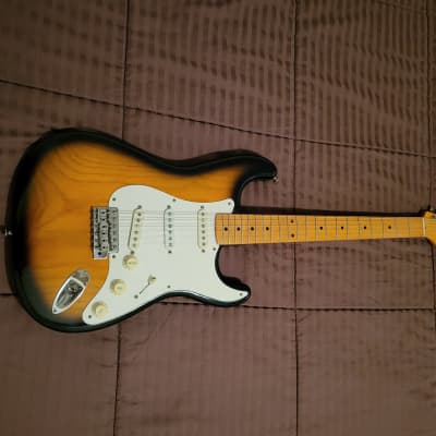 Fender Japan Custom Edition Stratocaster 1992 - Sunburst image 4