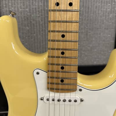 Fender Player Stratocaster with Maple Fretboard 2022- Present - Buttercream image 4