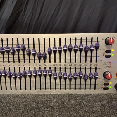 KLARK TEKNIK DN370 ステレオ30バンドグラフィックイコライザー KLARK TEKNIK DN370 ステレオ30バンドグラフィックイコライザー