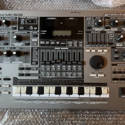 Roland MC-505 Groovebox 1998 - 2002 - Gray