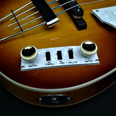 NEW Hofner CAVERN Reissue Beatle Bass HI-CA-PE-SB & CASE with Flat Wounds & 500/1 type Tea Cup Knobs image 12