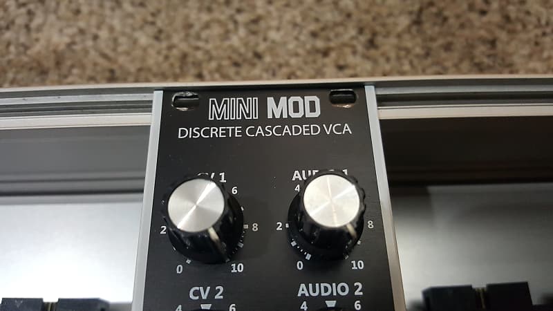AJH Synth MiniMod Discrete Cascaded VCA "Dark Edition"
