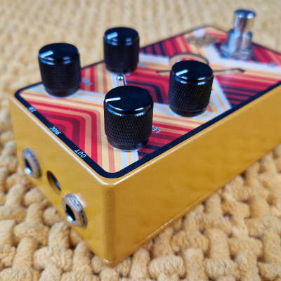 SolidGoldFX 76 MKII Octave Fuzz 2022 - Present - Orange / Red Graphic image 3