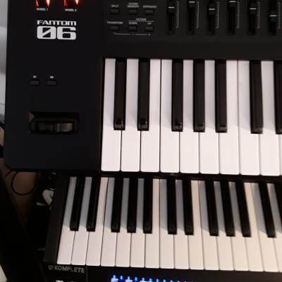Roland FANTOM-06 61-Key Workstation Keyboard 2022 - Present - Black