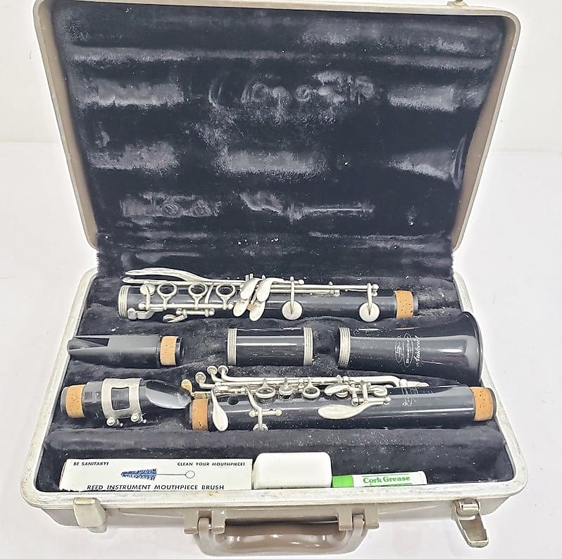 Buescher Aristocrat Clarinet, USA, Acceptable Condition, with case image 1
