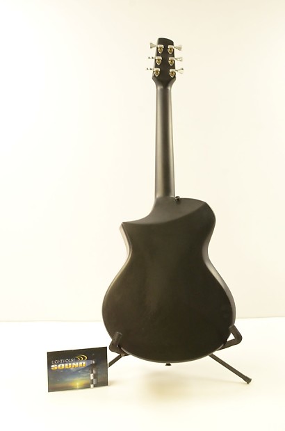Compositeギター　Cargo Composite Acoustics Cargo Travel Guitar Review - YouTube