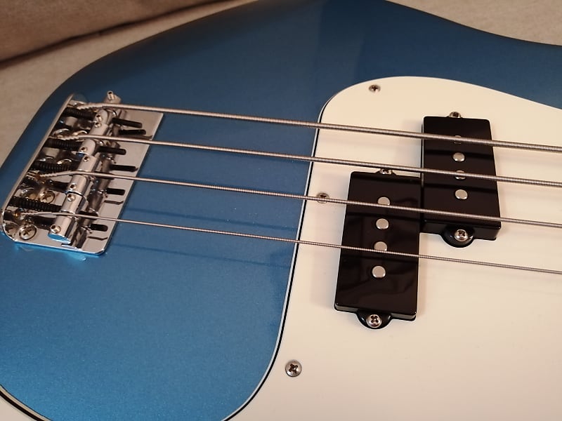 Fender Precision Bass メタリックブルー　MEXICO Fender Precision Bass Mexico 2011 - 60th Anniversary - Lake
