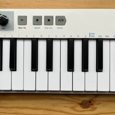 Arturia KeyStep 32-Key MIDI Controller White image 3