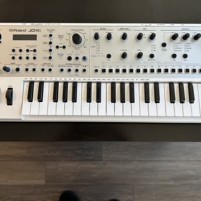 Roland JD-Xi 37-Key Analog/Digital Crossover Synthesizer 2015 - Present - White