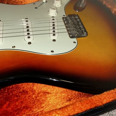 Fender American Vintage '65 Stratocaster 2013 - 2016 - 3-Color Sunburst image 6