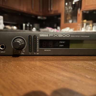 YAMAHA FX900 マルチエフェクトプロセッサー YAMAHA FX900 マルチエフェクトプロセッサー