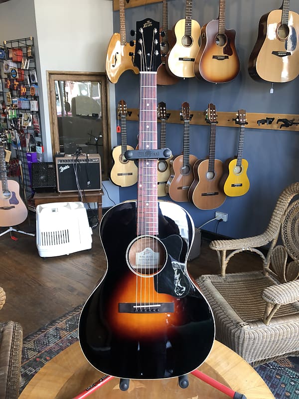 The Loar Lo-18 Parlor 