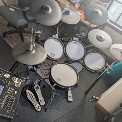 Roland TD-30K V-Drum Kit with Mesh Pads 2 extra cymbals