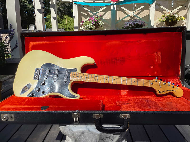 Fender Stratocaster with 3-Bolt Neck, Maple Fretboard 1977 - | Reverb